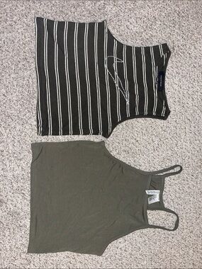 2 xs crop top tanks